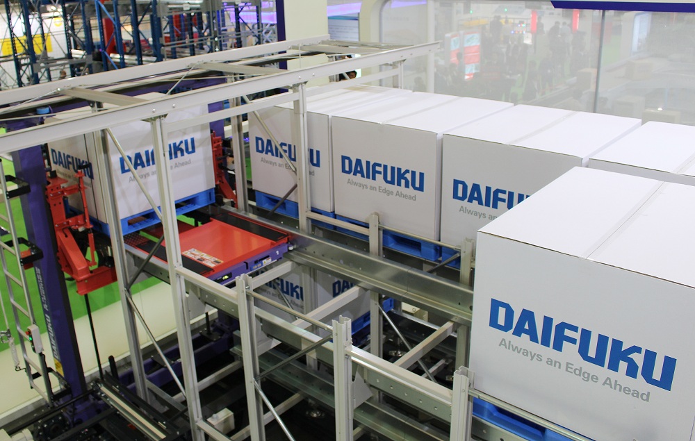 Logistics BusinessShuttle racking system for pallets : Space-saving storage for large quantities of goods