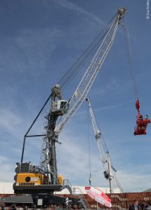 Logistics BusinessLiebherr LHM 280 with hybrid drive for Vienna