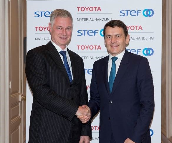 Logistics BusinessJean-Pierre Sancier (pictured right), Chief Executive Officer of STEF and Matthias Fischer (left), President of Toyota Material Handling Europe, have signed a 4-year European contract to manage 100% of the STEF truck fleet. Toyota Material Handling Europe will now be the preferred supplier of the STEF Group for material handling equipment and associated services (multi-brand maintenance, rental).
<br src=