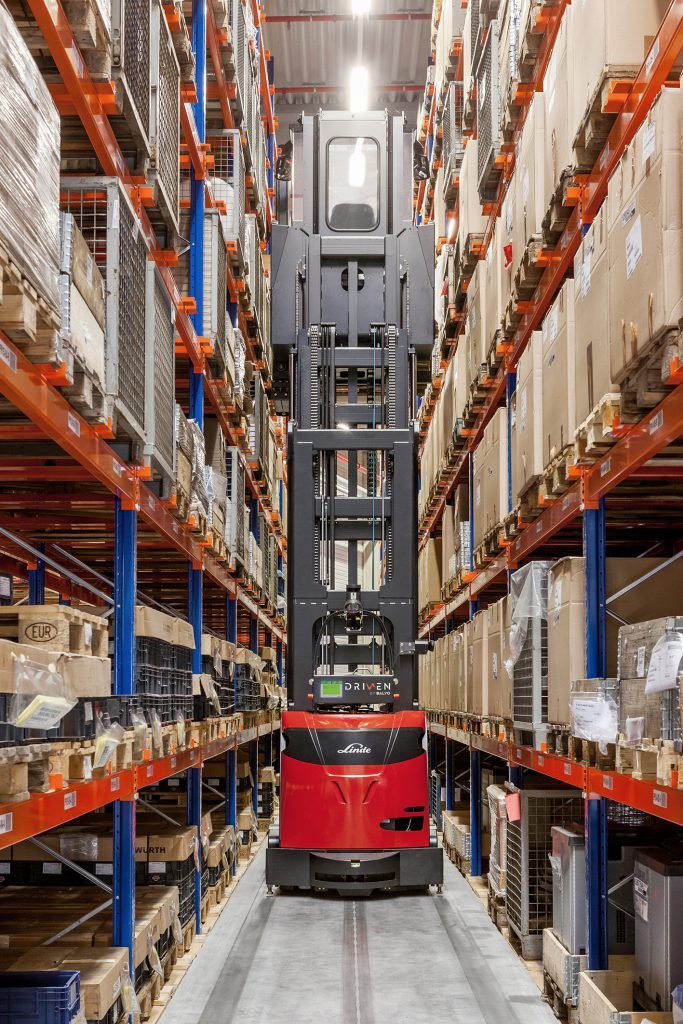 Logistics BusinessAutonomous Lifting up to 12m With New Picker
