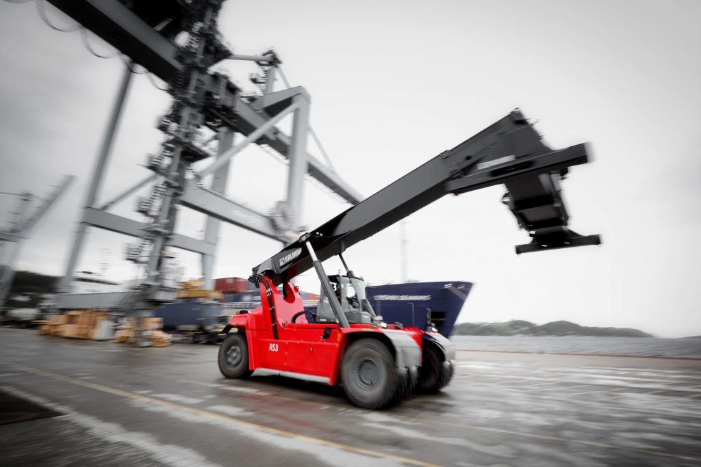 Logistics BusinessKalmar Delivers Five Reachstackers To Tilburg