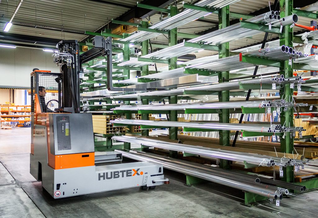 Logistics BusinessMultidirectional Sideloader Handles Bulky Goods Even in Tight Spaces