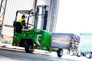 Logistics BusinessUK’s Topps Tiles Takes 14 Truck-Mounted Forklifts