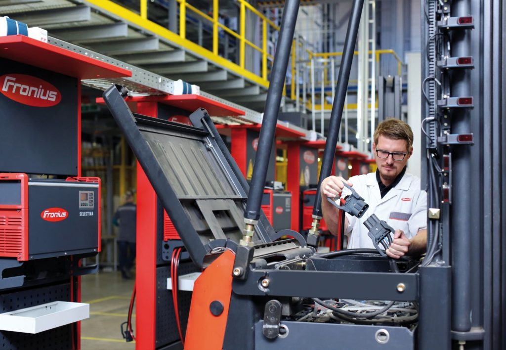 Logistics BusinessFronius Cost-Optimisation for Forklifts on Show at IMHX