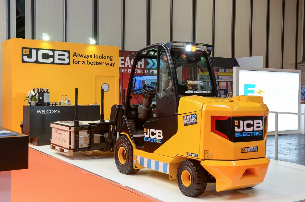 Logistics BusinessJCB Launches Second Electric Teletruk at IMHX 2019