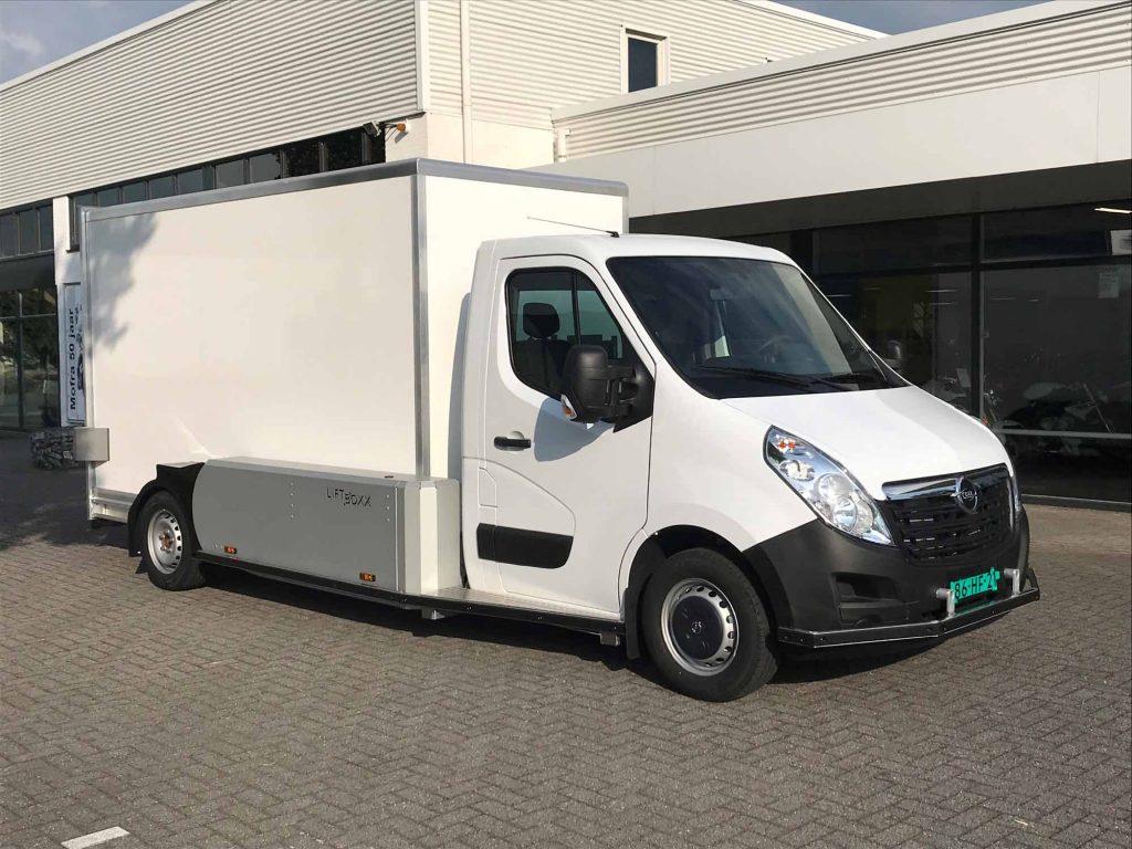 Logistics Business‘Smart’ Delivery and Distribution Truck Goes Electric