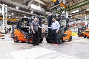 Logistics BusinessFinal Linde 392/393 IC Rolls Off Production Line