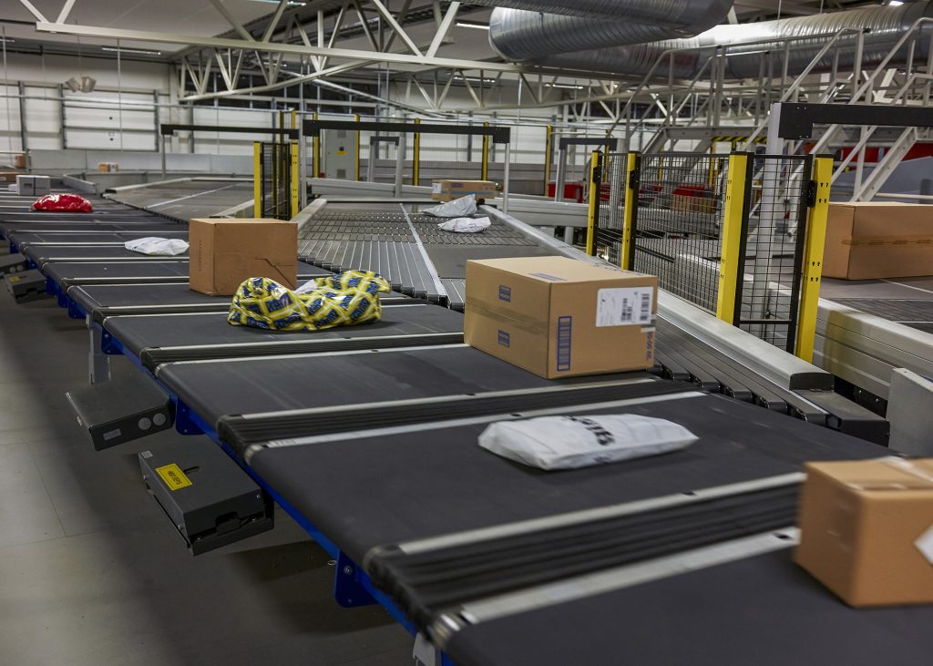 Logistics BusinessBeumer to Automate 800,000-Parcel Superhub for UK Royal Mail