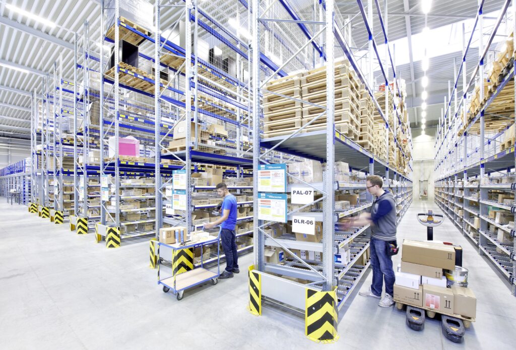 Logistics BusinessSmall Parts Picking in Pallet Racking