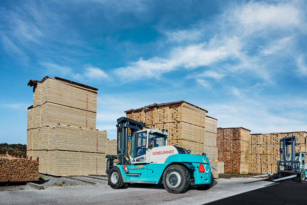 Logistics BusinessForklifts go Electric