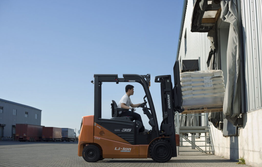 Logistics BusinessDoosan Launch low-cost NXE Series Electric Forklifts