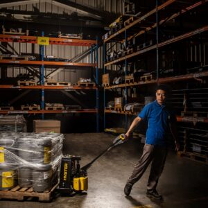 Logistics BusinessNew Compact Lithium-Ion Pallet Truck Launched to Boost Efficiency