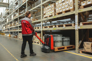 Logistics BusinessNew Pallet Truck Makes for Easy Goods Delivery