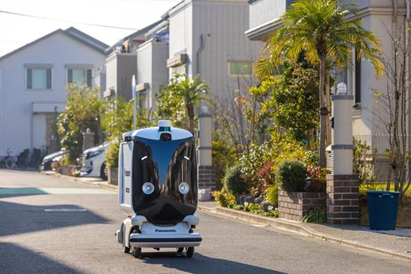 Logistics BusinessPanasonic Robots to Make Home Deliveries in Field Test