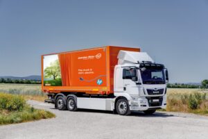 Logistics BusinessElectric truck transports HP products in CEE