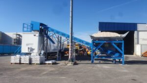 Logistics BusinessMobile packaging system supports salt supplier’s ambitions