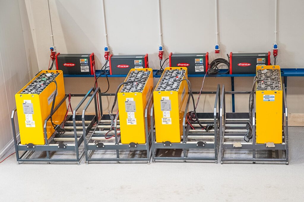 Logistics BusinessBattery maintenance for electric forklifts during downtimes