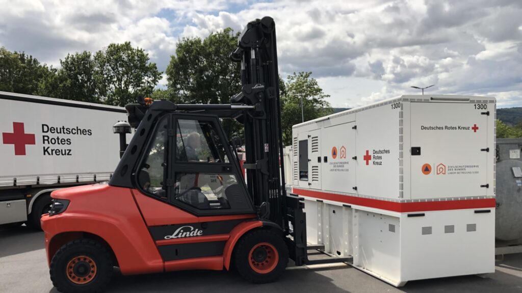 Logistics BusinessLinde provides forklifts to support flood relief efforts
