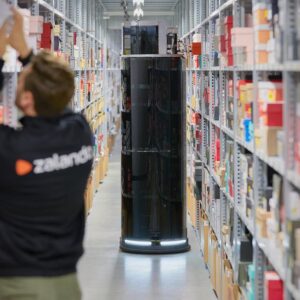 Logistics BusinessMagazino extends robot fleet at Zalando
