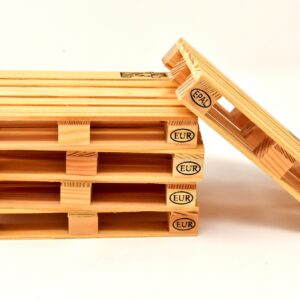 european-business-reusing-wooden-pallets