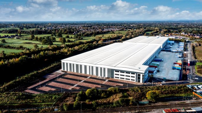 Logistics BusinessPanattoni expands Crewe site with Hörmann