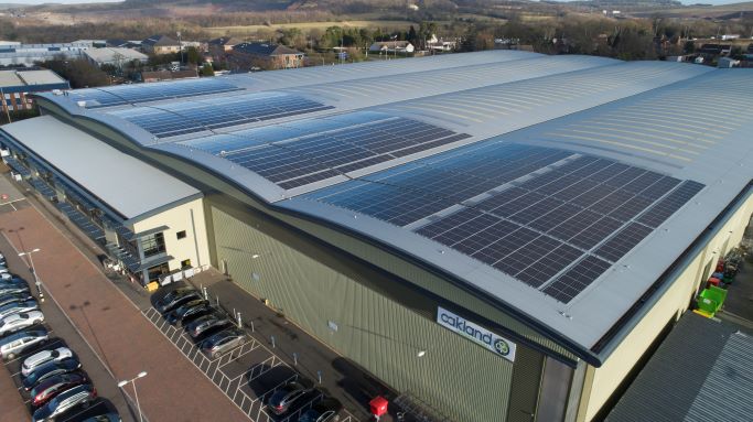oakland-reduces-carbon-emissions-solar-roof