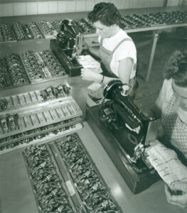 Production of the zigzag device for sewing machines, circa 1955