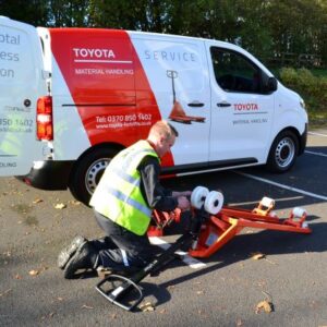 dont-neglect-essential-hand-pallet-truck