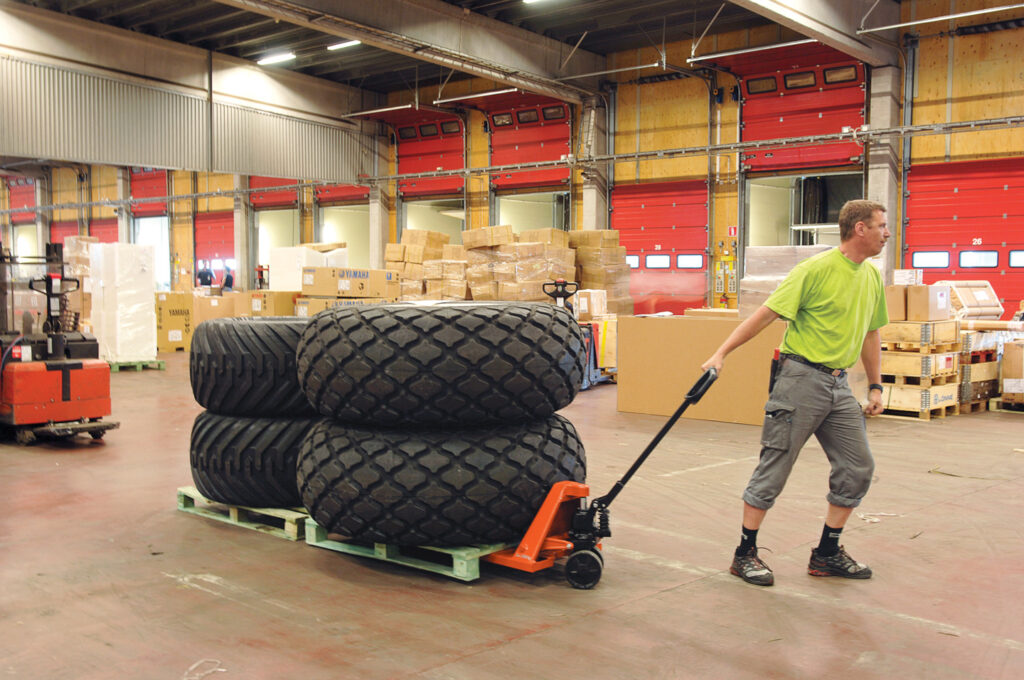 toyota-scheme-cuts-cost-operating-hand-pallet-trucks