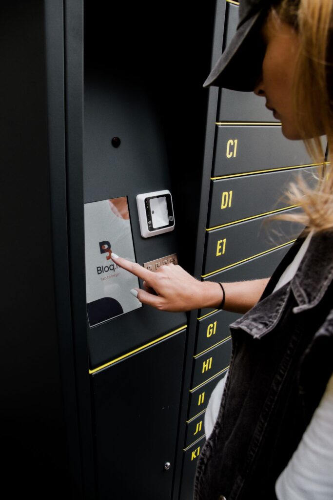 smart-locker-startup-at-parcel-post-expo