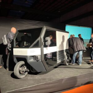 clean-motion-launches-solar-delivery-vehicle