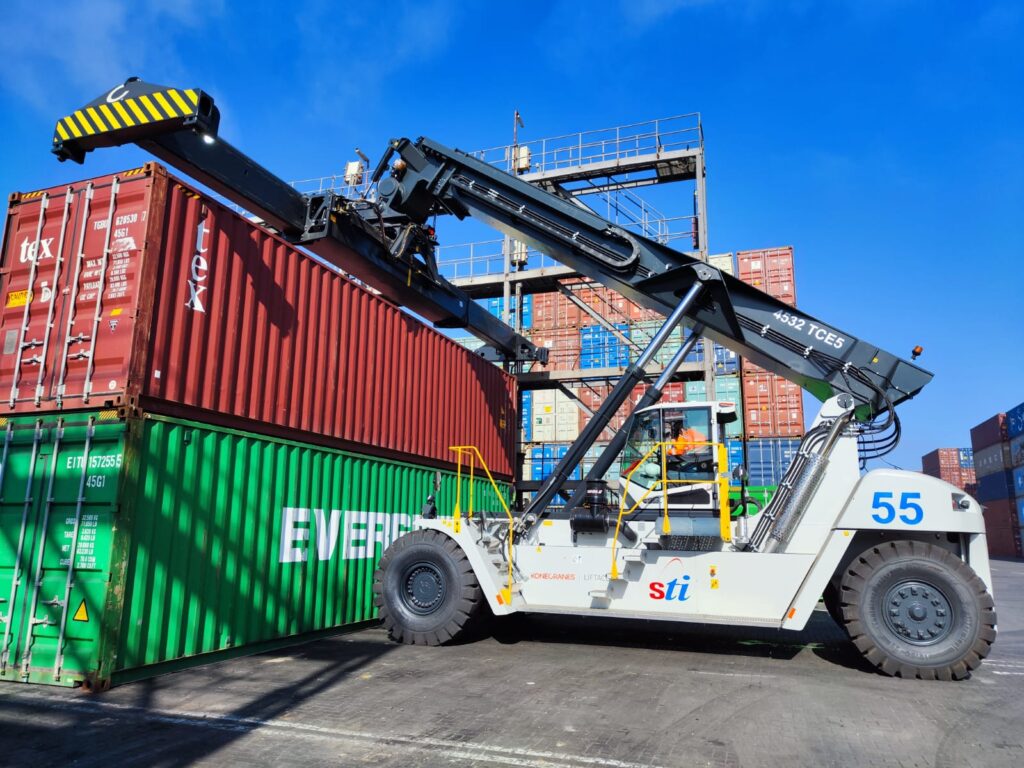 Logistics BusinessChile’s largest port receives 20 Konecranes trucks