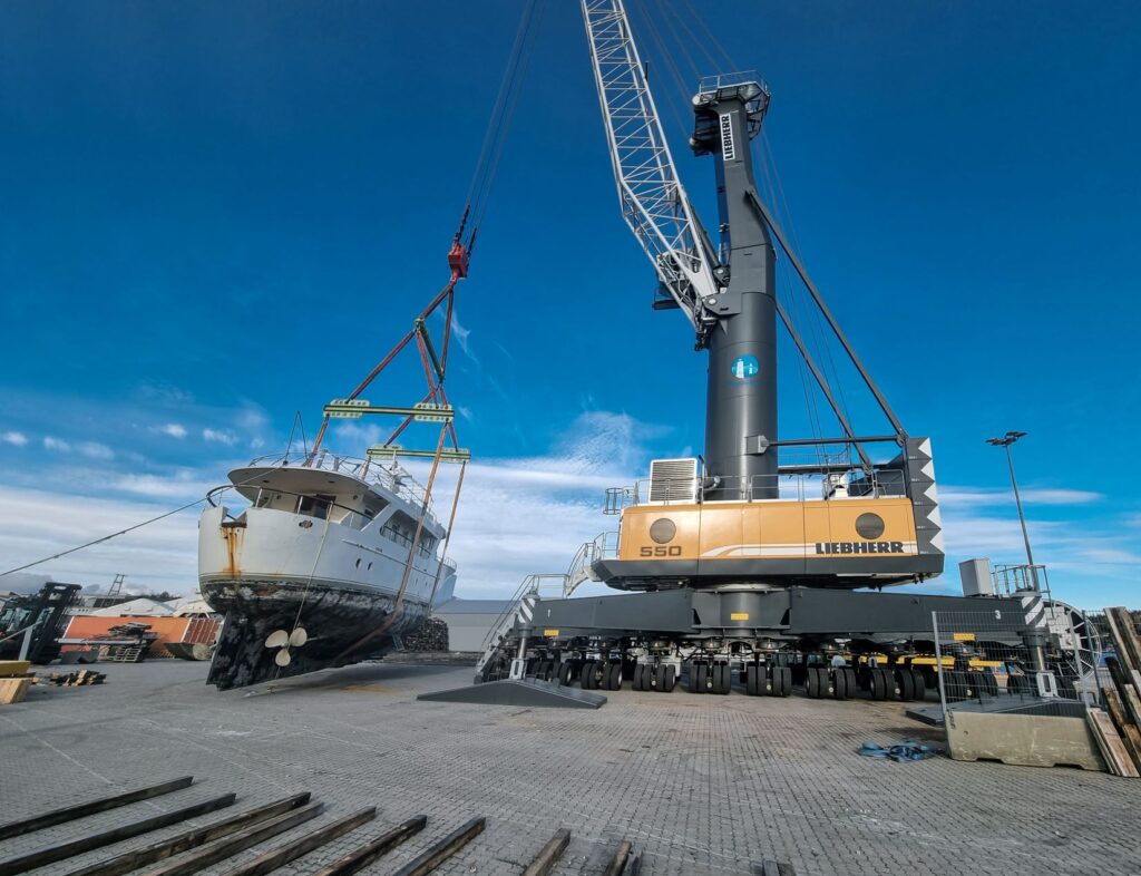 Logistics BusinessArendal adds electric harbour crane