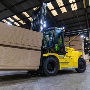 Logistics BusinessHyster big trucks: productive with reduced emissions 
