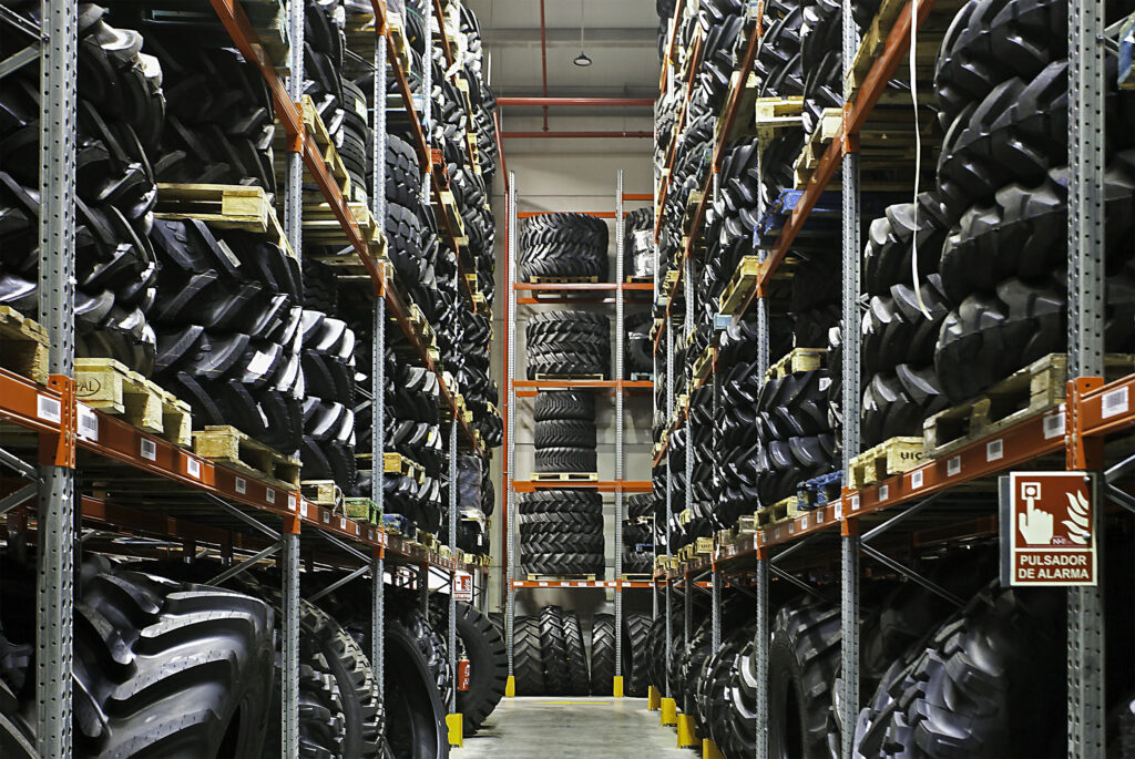 Logistics BusinessSpare Parts Warehouse Stores 10,000 Tyres