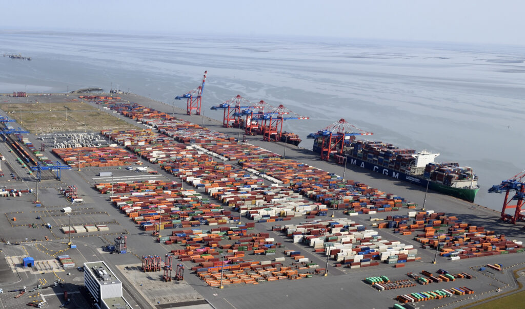 Logistics BusinessWilhelmshaven Connects to South Germany