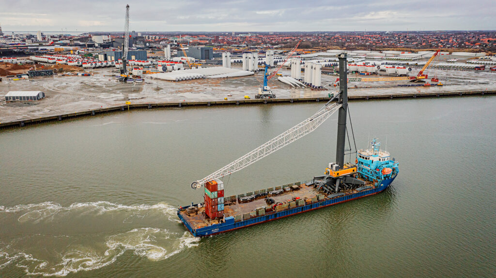 Logistics BusinessLiebherr Delivers Harbour Crane to Esbjerg