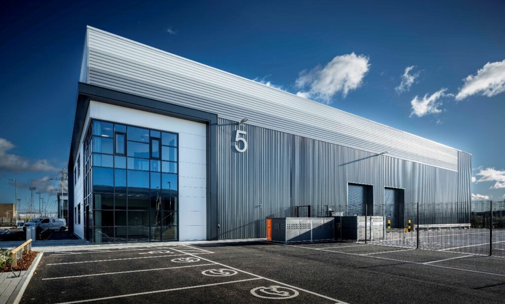 Logistics Business4 New Logistics Units Completed in Wales