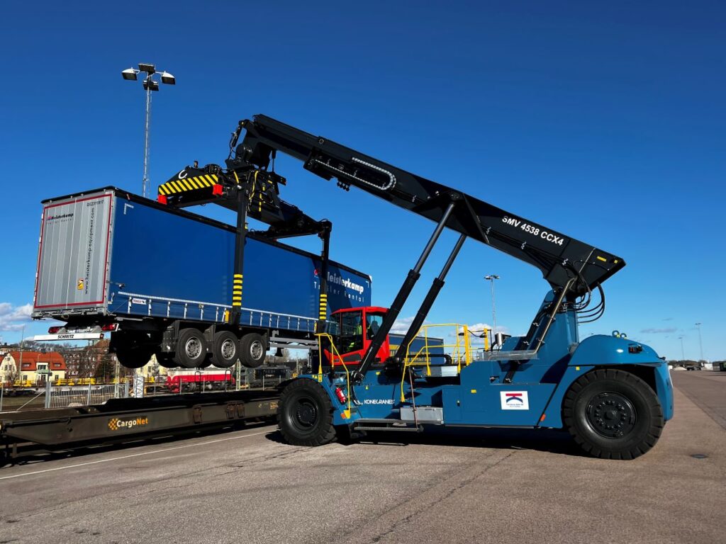 Swedish port receives Konecranes reach stacker