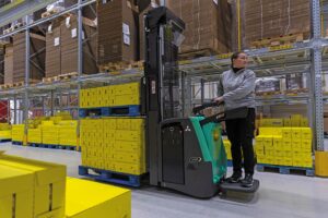 Logistics BusinessNew, High-performance Platform Stacker