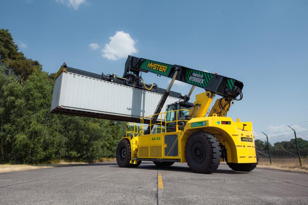 Logistics BusinessValencia Deploys Hyster Fuel Cell ReachStacker