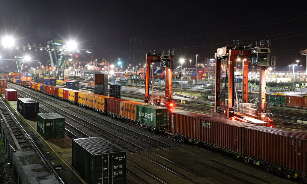 Logistics BusinessCargo Owners Encouraged to Shift to Rail