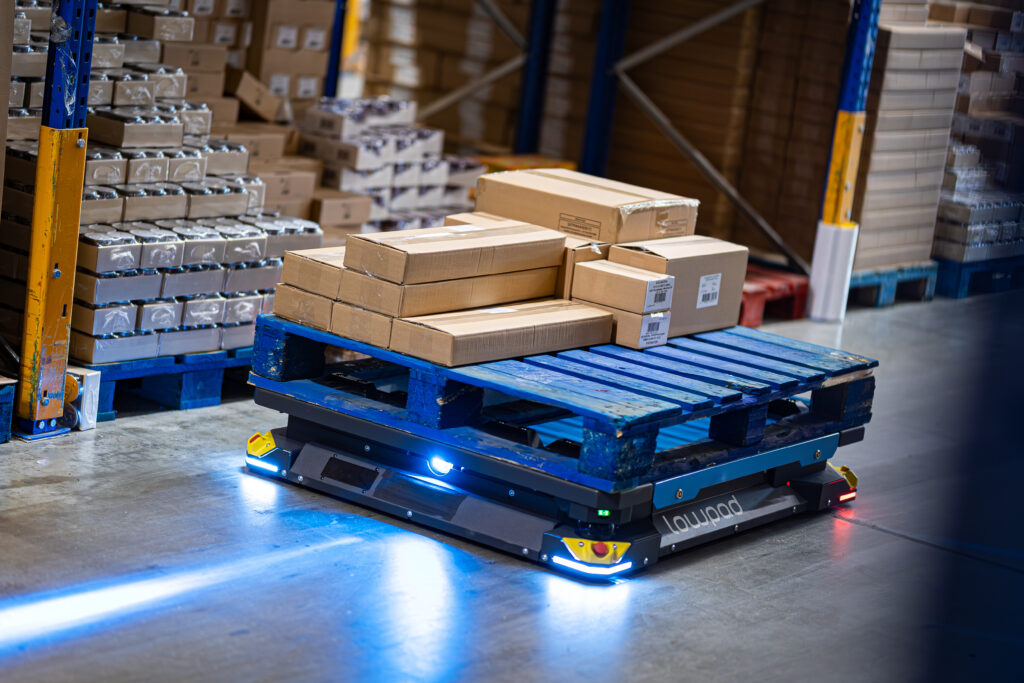 Logistics BusinessModular AMR for High-density Case Picking