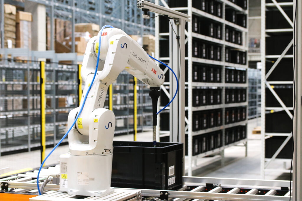 Logistics BusinessAutomated Robotic Pick and Place